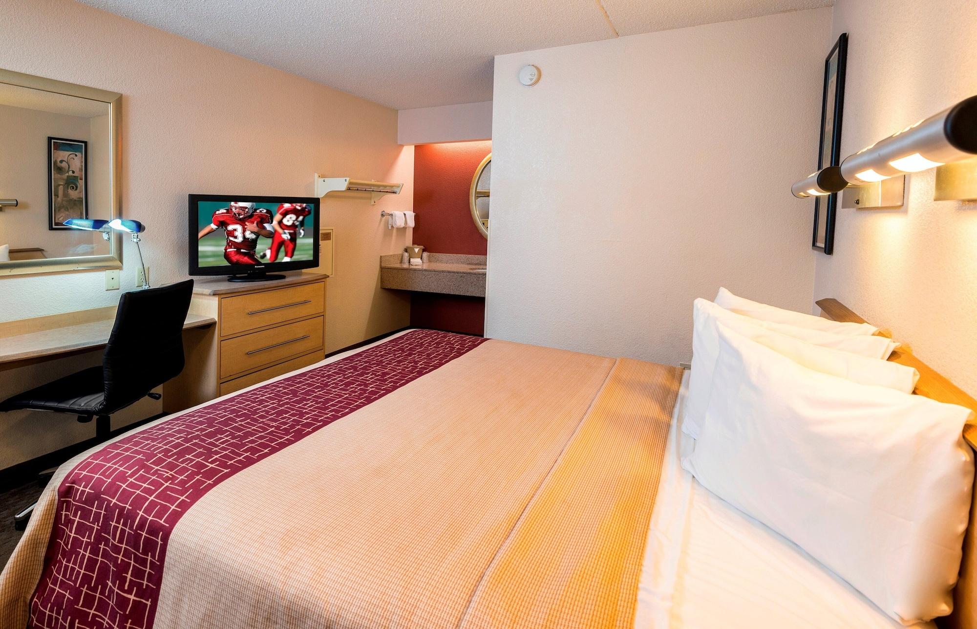 Red Roof Inn Buffalo - Hamburg/ I-90 Bagian luar foto