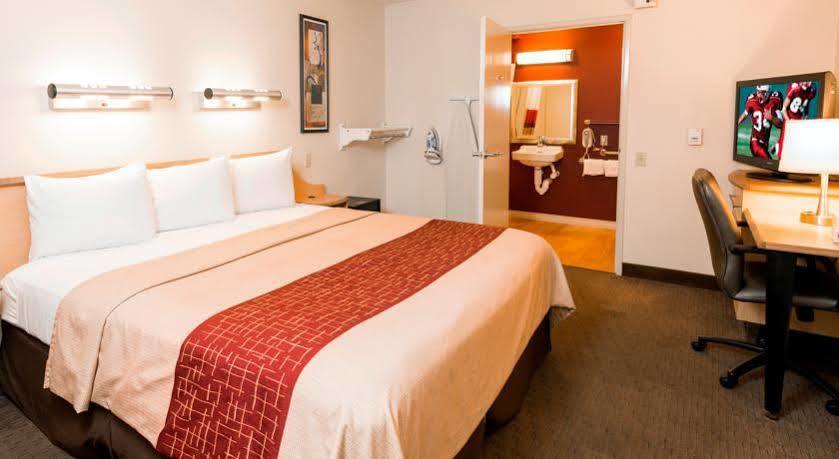 Red Roof Inn Buffalo - Hamburg/ I-90 Bagian luar foto